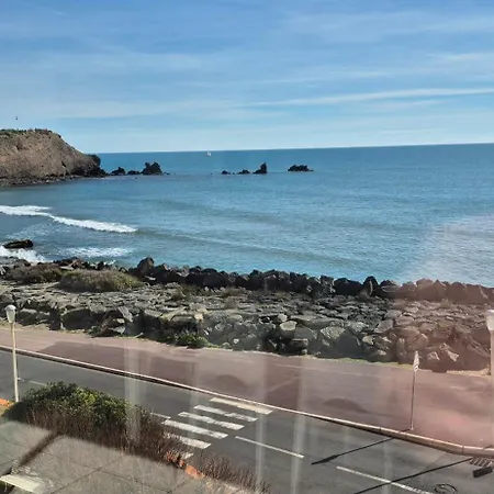 Le Pecherie, T3 Superbe Vue Mer, Parking, Clim, Wifi *