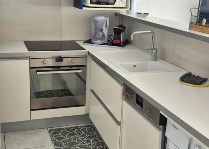 Le Pecherie, T3 Superbe Vue Mer, Parking, Clim, Wifi *