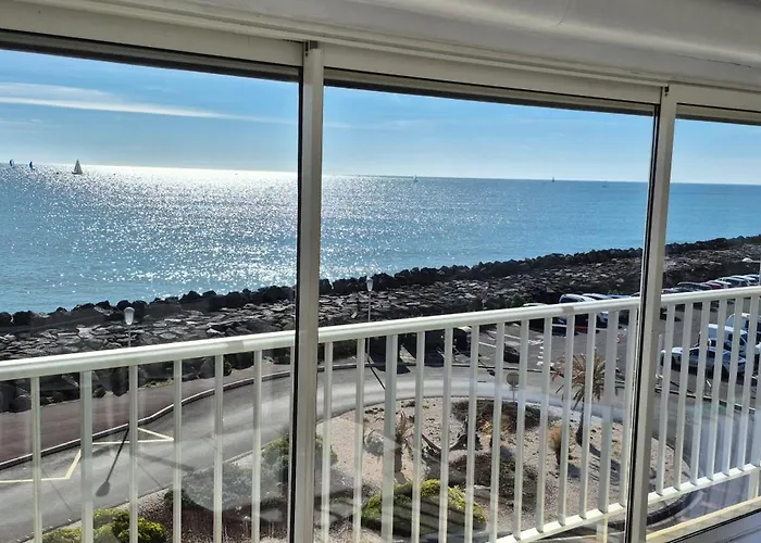 Le Pecherie, T3 Superbe Vue Mer, Parking, Clim, Wifi *